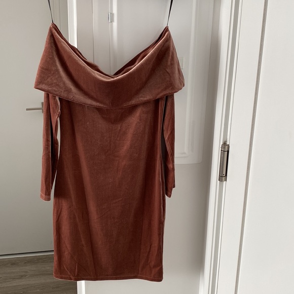 Médium Glossy Dark Rose Mini Dress - Picture 2 of 2